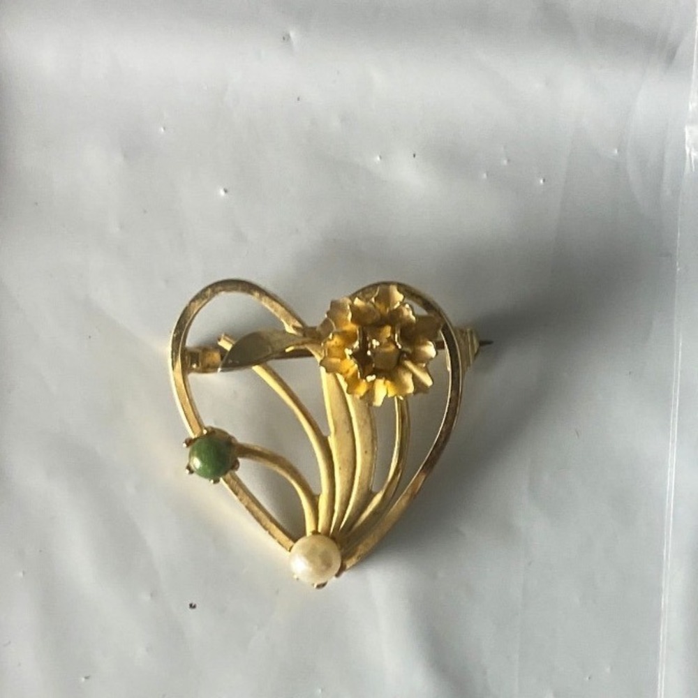 Vintage Gold Tone Heart Floral Brooch Pin Faux Pearl Green Rhinestone Accent